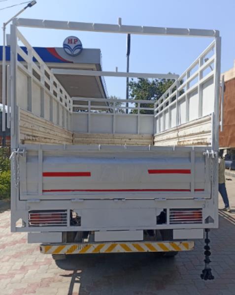Tata 710 image 4